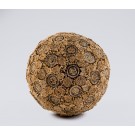 Ceci n'est pas un virus, de l'artiste Bernard Hamel, Sculpture, Phragmites tiges, polystyrène, dimension : environ 20 po de diamètre
