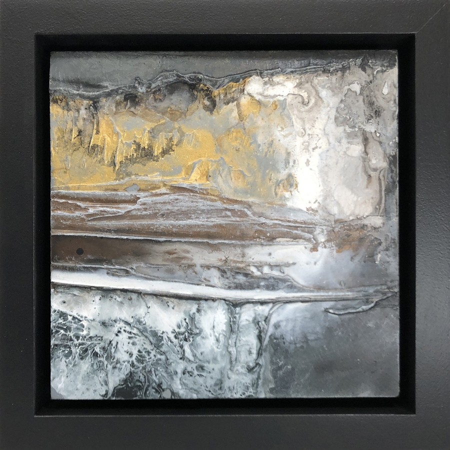 Mini, no 734 (t.encadré), de l'artiste Isabel Picard, Techniques mixtes sur bois, Création unique, dimension : 8 x 8 po de largeur