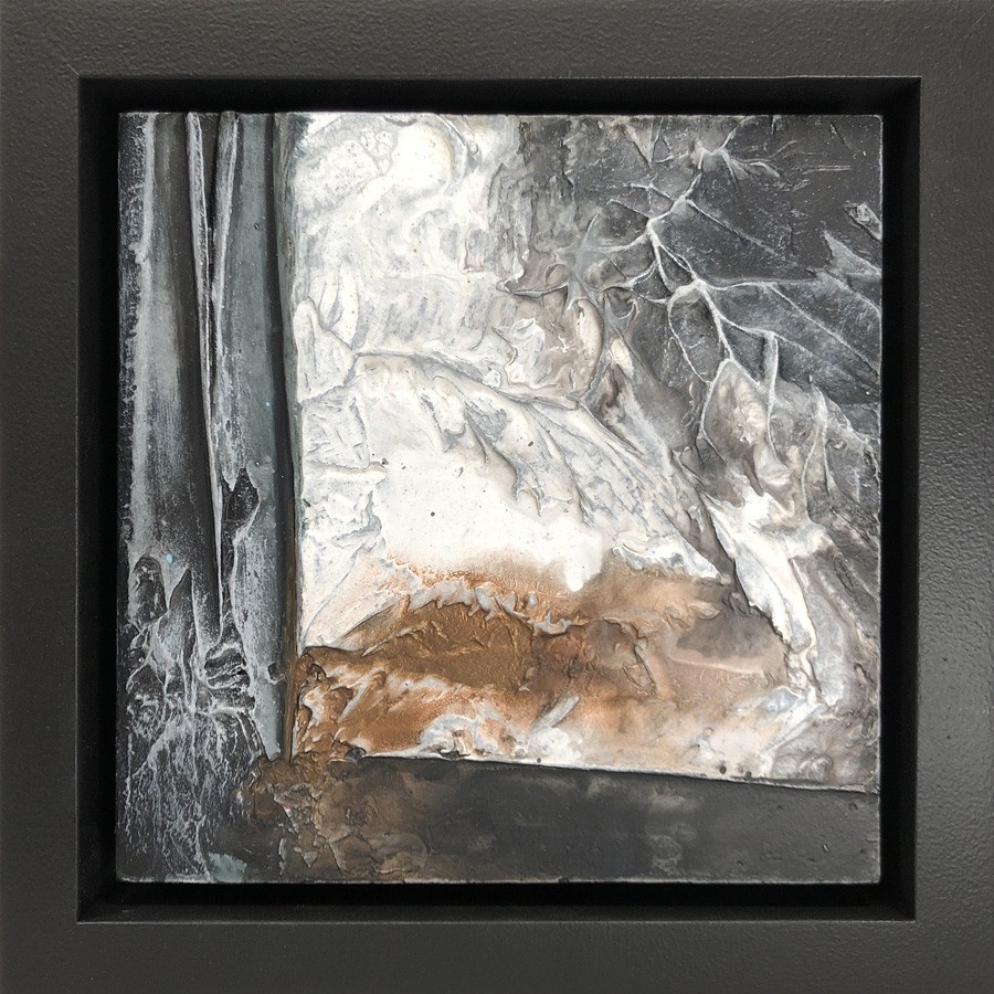Mini, no 738 (t.encadré), de l'artiste Isabel Picard, Techniques mixtes sur bois, Création unique, dimension : 8 x 8 po de largeur