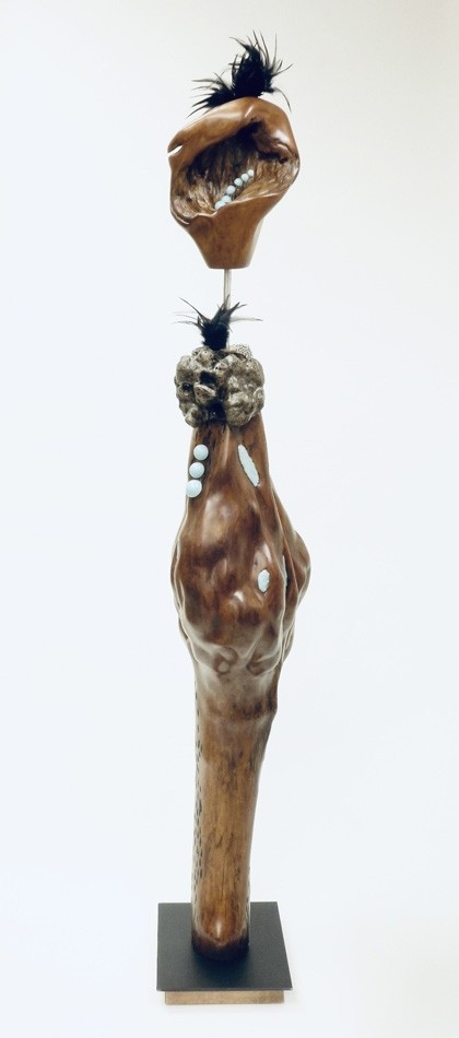 Loufoque, de l'artiste Christianne Hamel, Sculpture, matière : Érable - Métal - Verre - Résine, Technique : Taille directe, Création unique, dimension : 25 x 163 x 25 cm