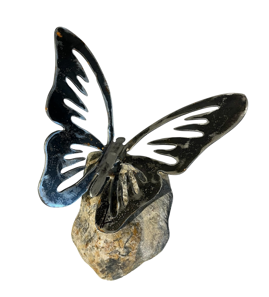 Papillon, o-42, de l'artiste Danny Perkins, Sculpture, roche et acier, Oeuvre pour l'intérieur et l'extérieur, Dimension : 8 x 8.25 x 8