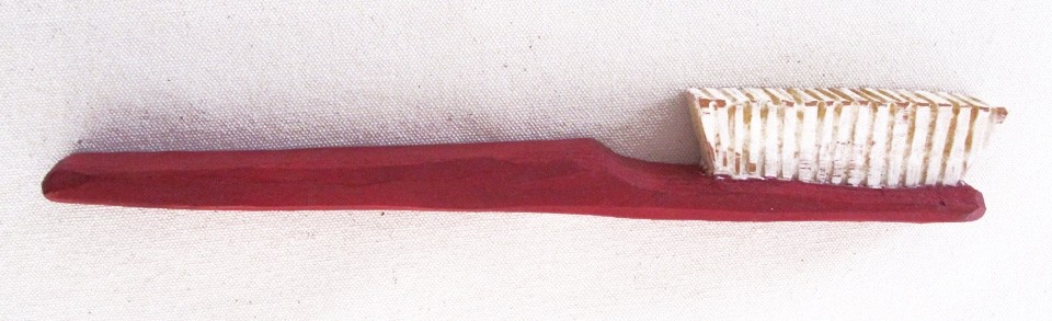 Aimant, Brosse à dents (rouge), de l'artiste Alexandre Tardif, Décoration à placer sur une surface métallique, pièce faite de bois, tilleul