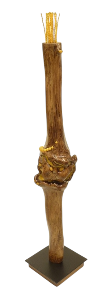 Baladin, de l'artiste Christianne Hamel, Sculpture, matière : Merisier - Métal - Verre - Résine - Laine, Technique : Taille directe, Création unique, dimension : 25 x 136 x 25 cm