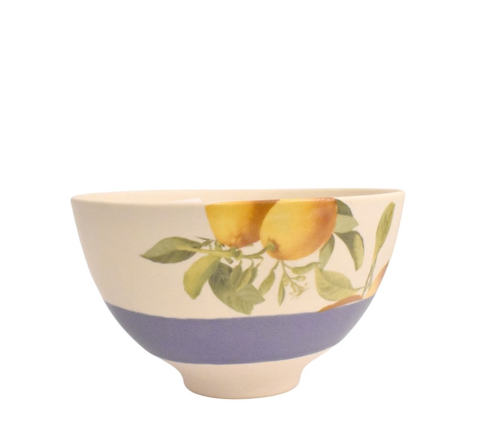 Bol à café, no 19 (bande violette, citrons jaunes), de l'artiste Jane Baronet, Pièce tournée ou fabriquée en grès par moulage, dimension :  2,8 H po x 4.7 po