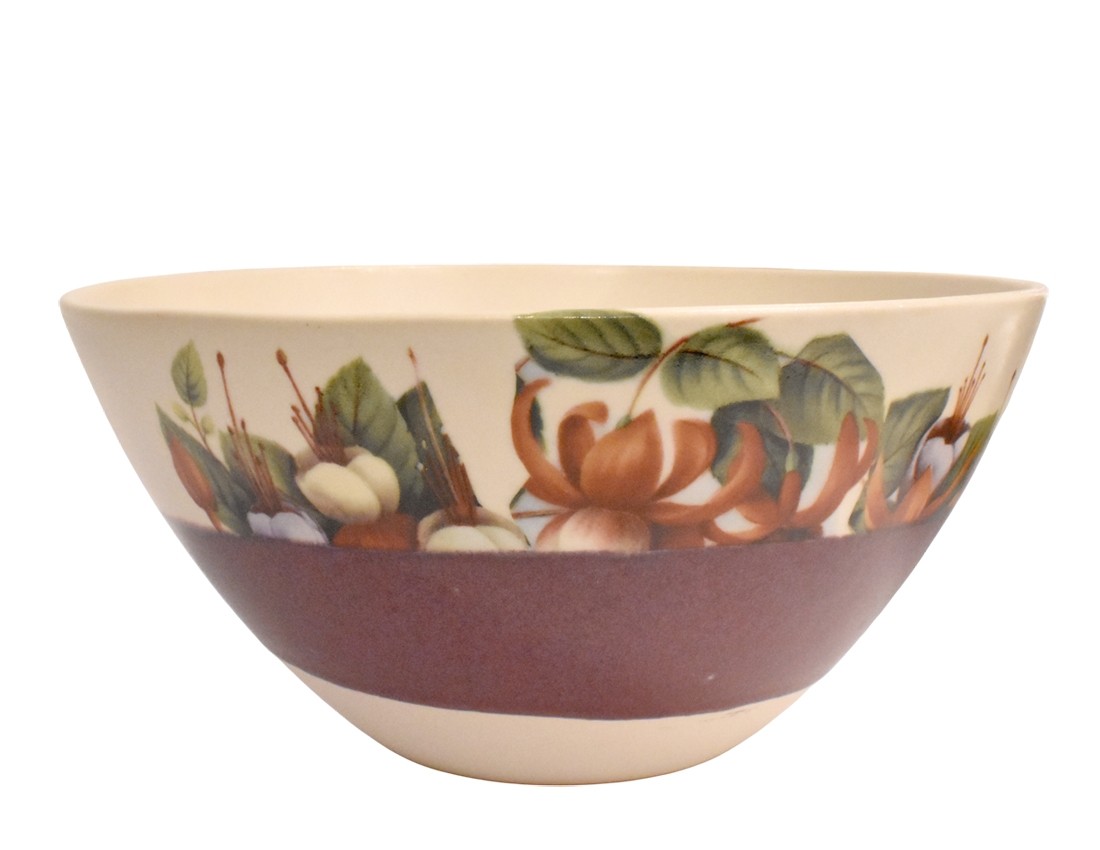 Bol repas, no 9, (bande bordeaux, fleur orange), de l'artiste Jane Baronet, Pièce tournée ou fabriquée en grès par moulage, dimension : 7.25 po x 3.5 po