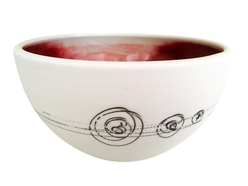 Bol poke (intérieur rouge), de l'artiste Elizabeth Hamel, medium : céramique porcelaine blanche, dimension : 3.5 po haut x 6 po diamètre, pièce vendue à l'unité