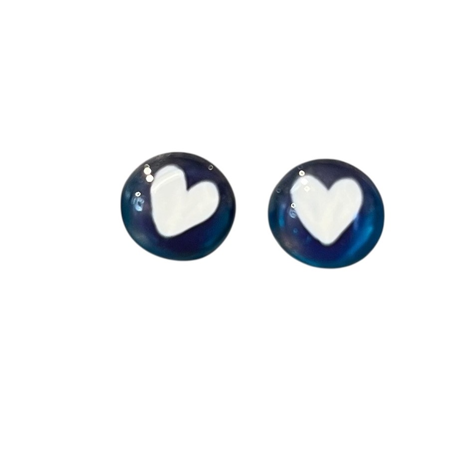 Boucles d'oreille, Puce à l'oreille, no 63, de l'artiste Azurine, Peintes à la main, Tiges en acier inoxydable, Matière première : verre, cuisson au four