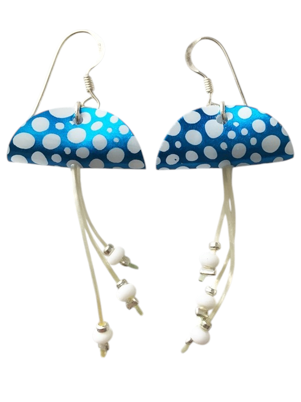 Boucles d'oreilles Méduses, no 21, de l'artiste Molusk, Bijou mode d'inspiration aquatique souple et léger. La matière première : un PVC transparent qui, une fois coloré, doré et imprimé, est totalement métamorphosé.