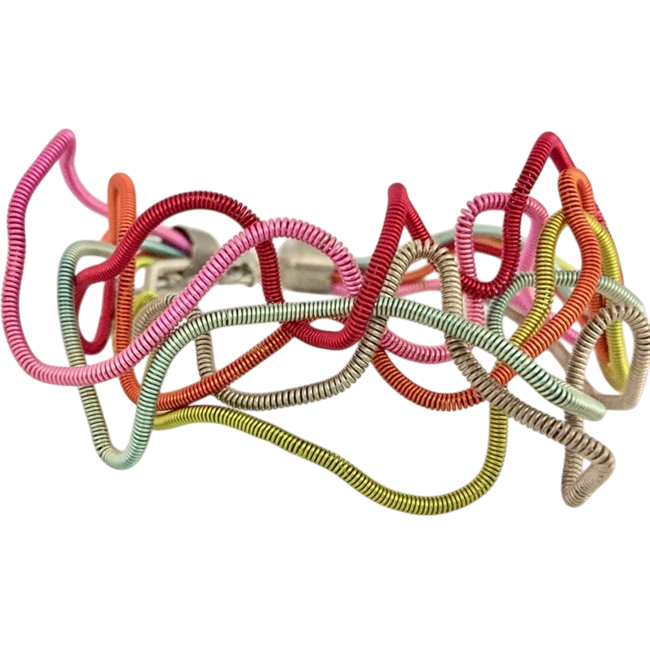 Bracelet LIANE, no 37, de l'artiste Sandrine Giraud, Ce bijou modulable marie avec élégance la grâce et l’originalité des lignes résolument contemporaines.