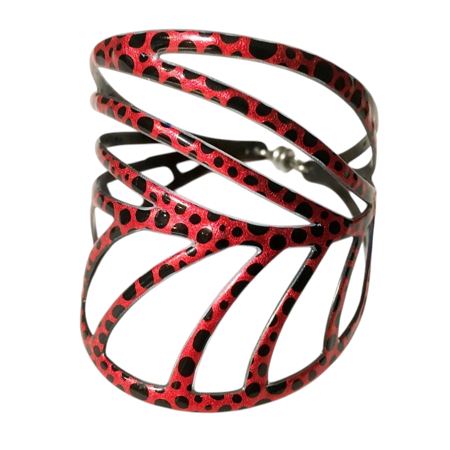 Bracelet Peuplier (rouge, pois noirs), no 36, de l'artiste Molusk, Longueur 6.75 pouces, Bijou d'inspiration aquatique souple et léger fait de PVC coloré qui épouse la forme du corps à la manière d’un tatouage