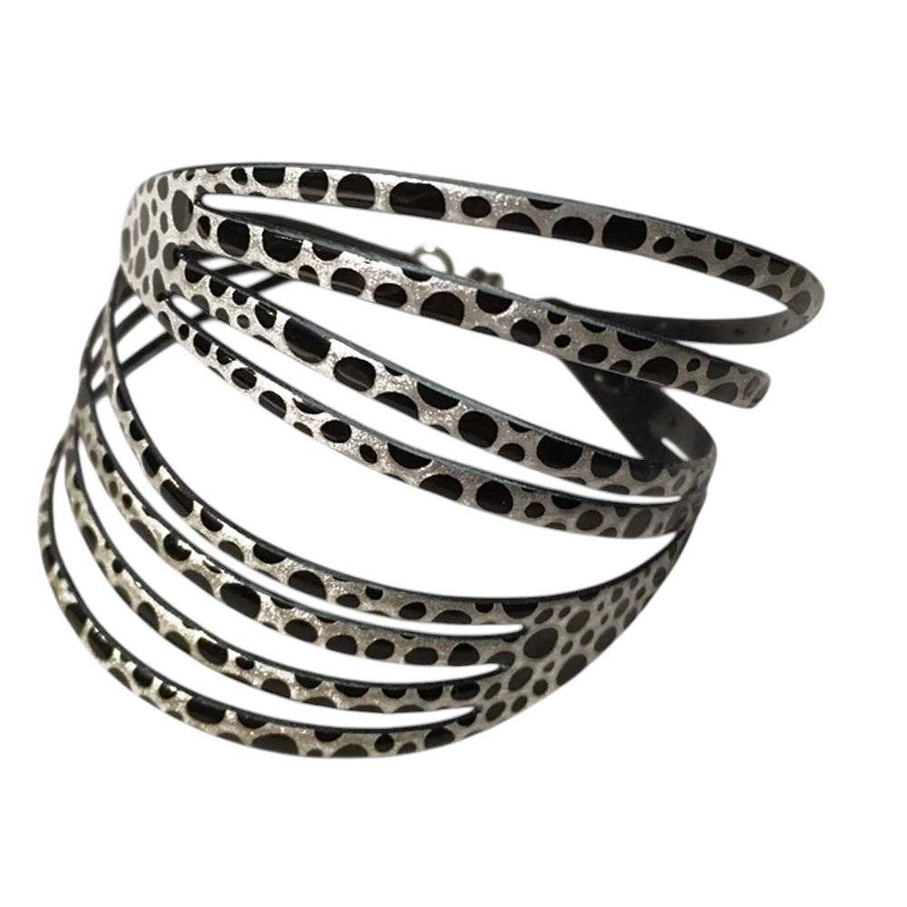 Bracelet Vague, no 11, de l'artiste Molusk, Longueur 6.5 pouces, Bijou aquatique souple et léger fait de PVC coloré qui épouse la forme du corps à la manière d’un tatouage