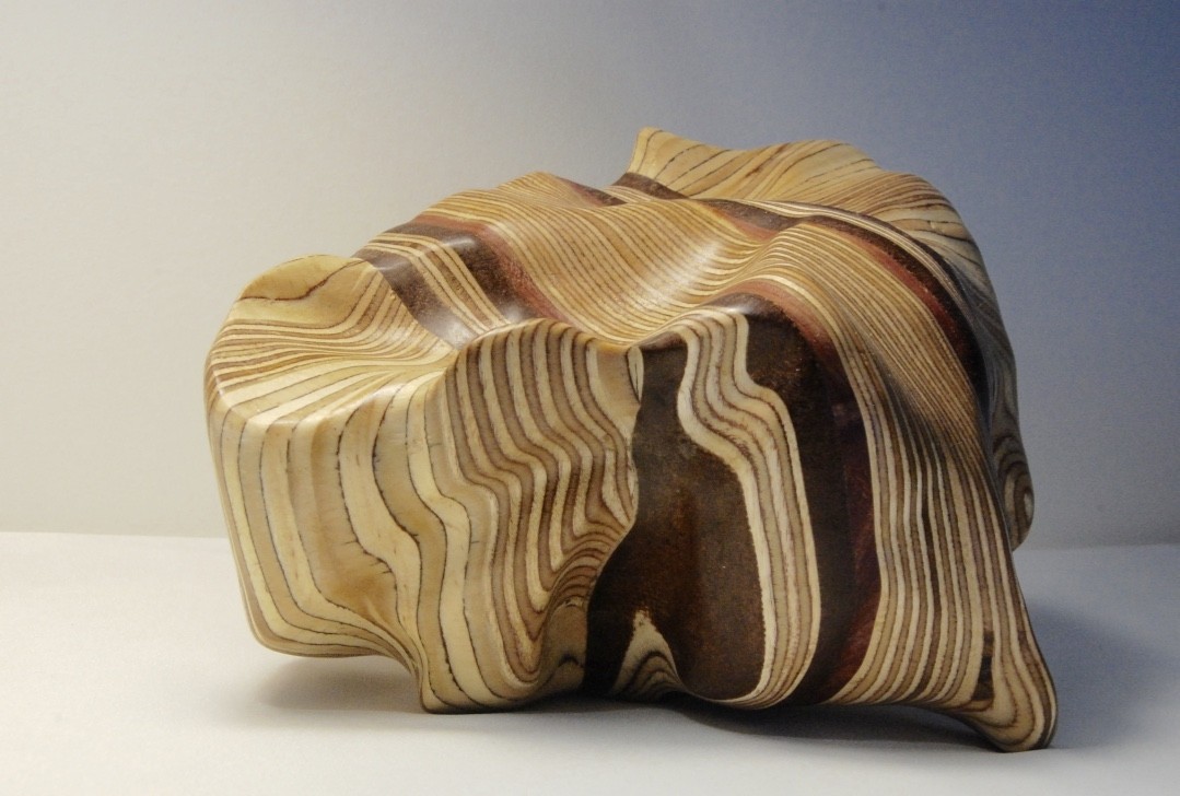Roche (très grosse), # 90, de l'artiste Claudia Côté, Sculpture, Bois mixte, plywood russe, masonite, cèdre aromatique, Création unique