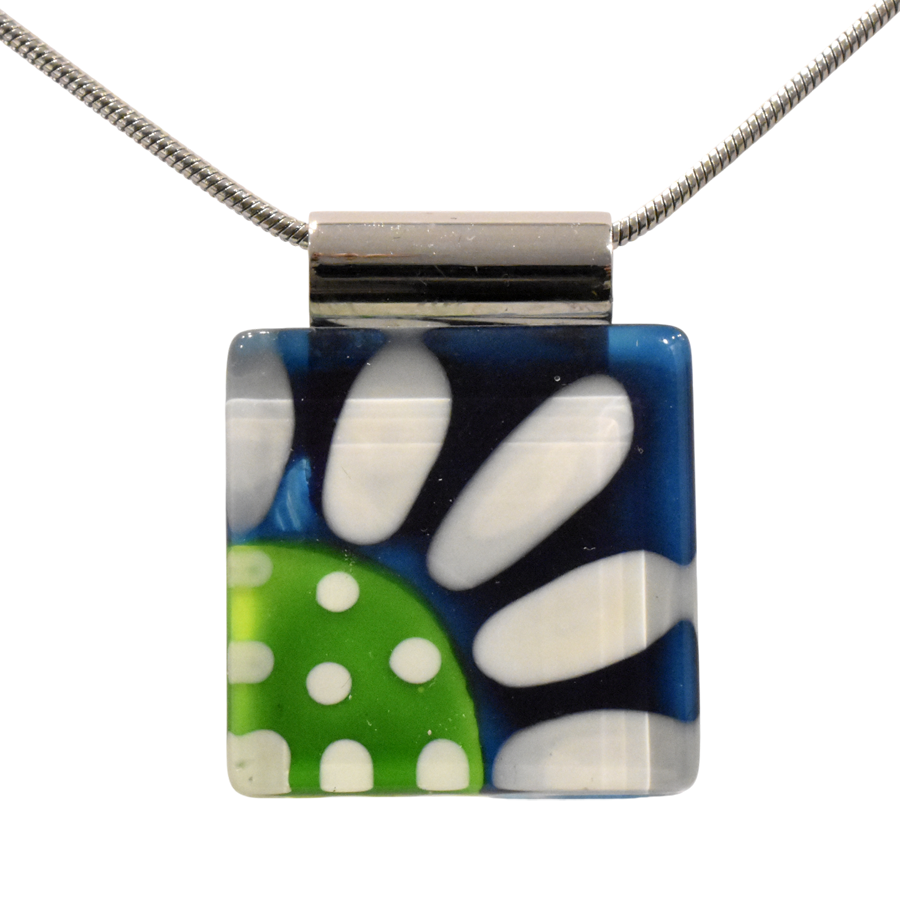 Collier carré 1 pouce, no 37, de l'artiste Azurine, Peint à la main, Chaîne 18 po acier inoxydable, Matière première : verre, cuisson au four