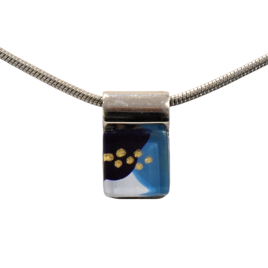 Collier mini carré, no 76, de l'artiste Azurine, Peint à la main, Chaîne 18 po acier inoxydable, Matière première : verre, cuisson au four