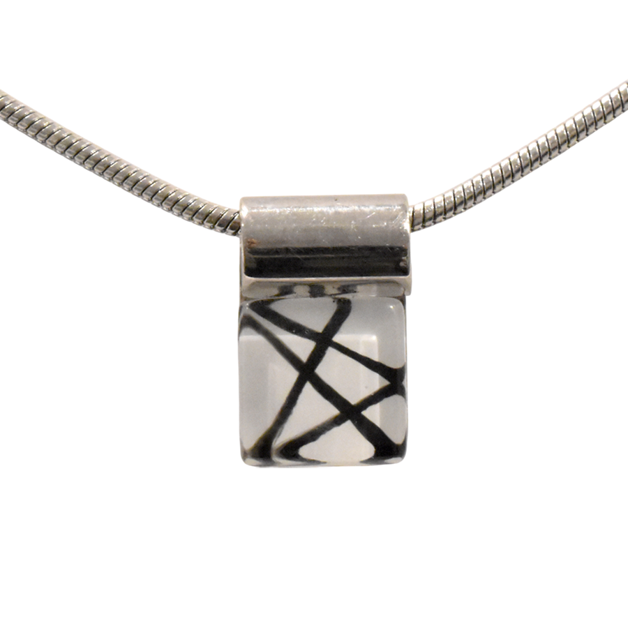 Collier mini carré, no 77, de l'artiste Azurine, Peint à la main, Chaîne 18 po acier inoxydable, Matière première : verre, cuisson au four