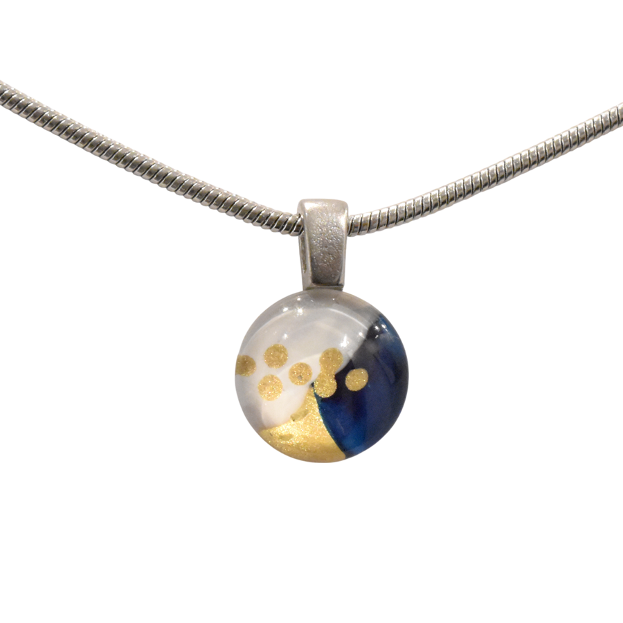 Collier mini rond, no 81, de l'artiste Azurine, Peint à la main, Chaîne 18 po acier inoxydable, Matière première : verre, cuisson au four
