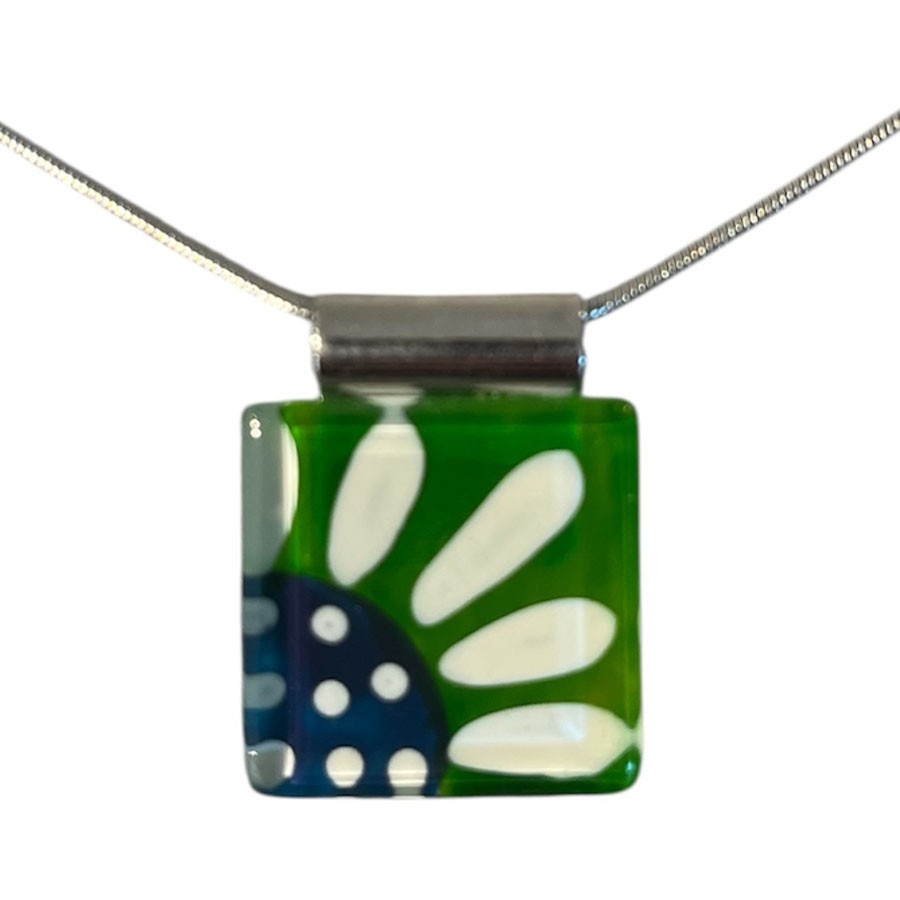 Collier carré 1 pouce, no 38, de l'artiste Azurine, Peint à la main, Chaîne 18 po acier inoxydable, Matière première : verre, cuisson au four