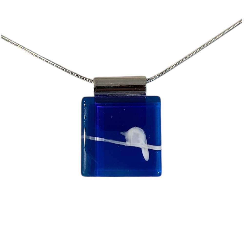 Collier carré 1 pouce, no 50, de l'artiste Azurine, Peint à la main, Chaîne 18 po acier inoxydable, Matière première : verre, cuisson au four