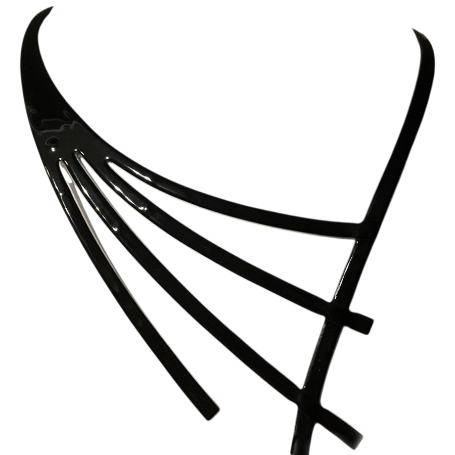 Collier Vague, no 14, de l'artiste Molusk, Bijou aquatique souple et léger fait de PVC coloré qui épouse la forme du corps à la manière d’un tatouage, longueur maximale 17 pouces