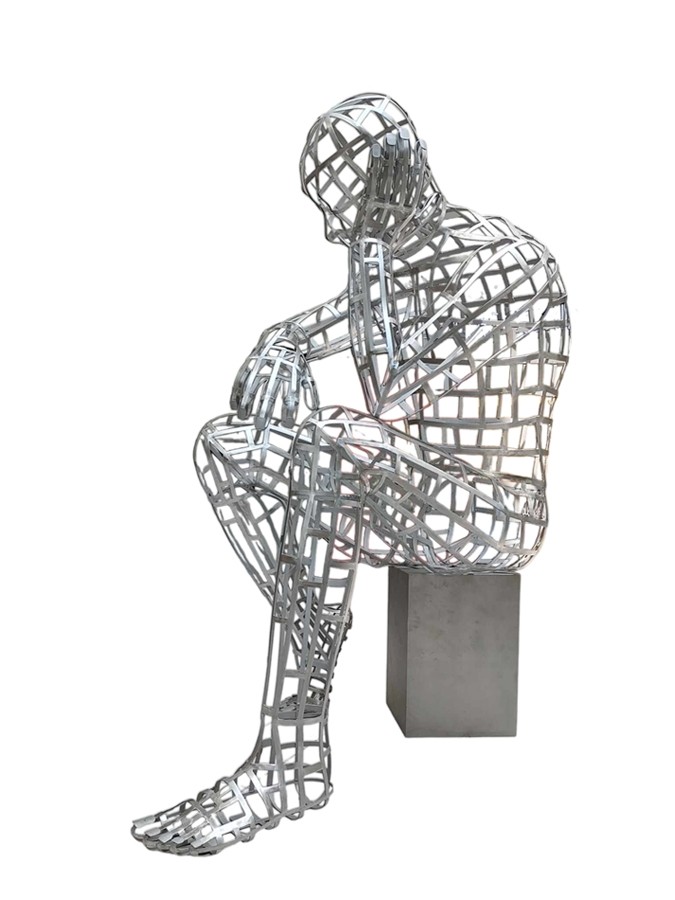 Dormeur 2.0, de l'artiste Mathieu Isabelle, Sculpture, acier inoxydable, dimension : 9 x 6 x 5 pieds