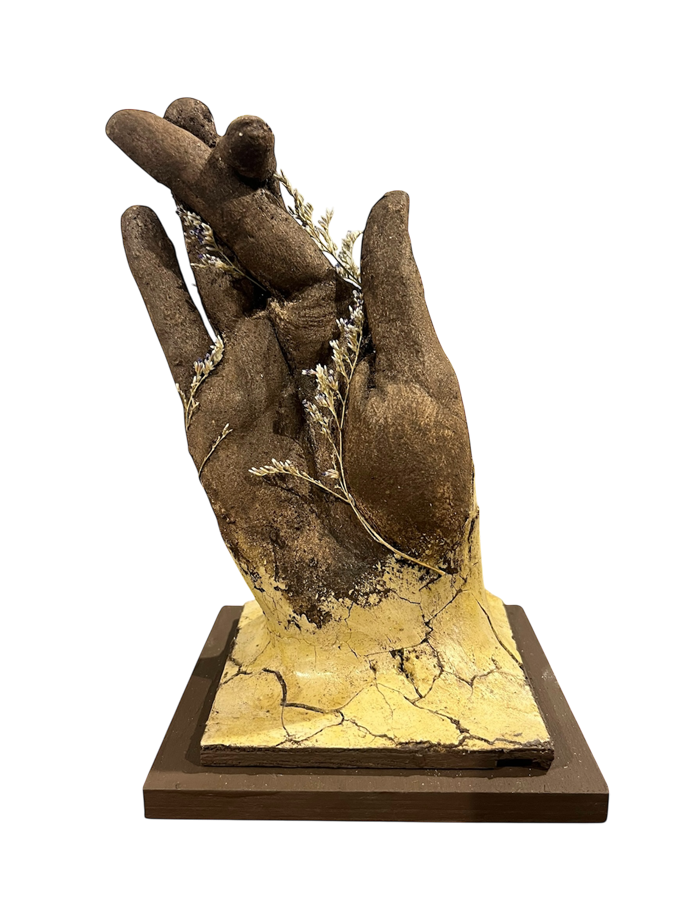 Éclosion, de l'artiste Raphaëlle Bitar, Sculpture, Argile, Plâtre et végétaux divers, dimension : 7 x 5 x 4 pouces