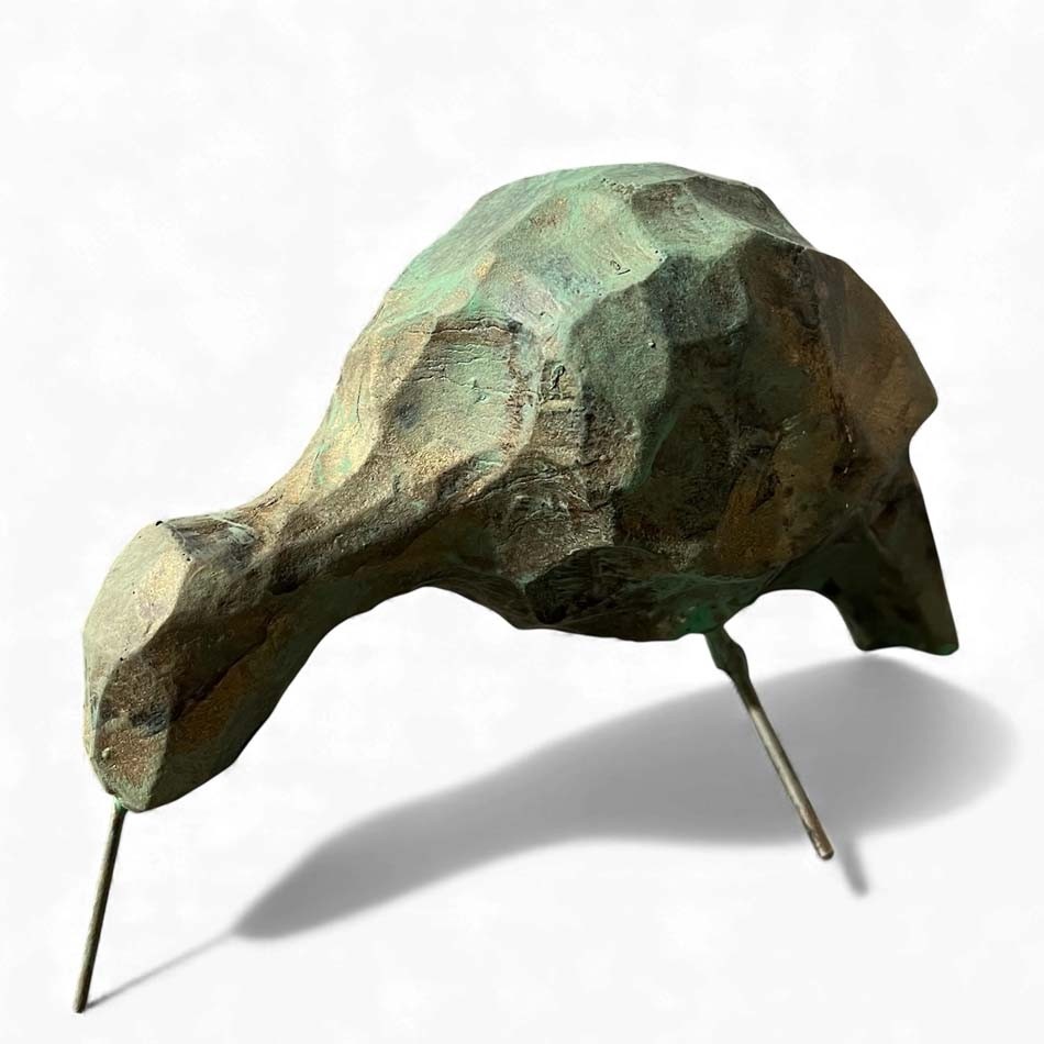 Grand oiseau de rivage, no 43, de l'artiste Bernard Hamel, Sculpture, Hydrostone, pattes d'acier, Création unique, dimension : 4 x 6 x 3 po