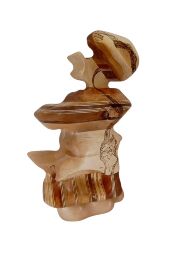 Hasarder le ciel bleu du bois, de l'artiste Claudia Côté, Sculpture, bois érable, cerisier, chêne, plywood, noyer, pyrogravure, Création unique, dimension : 16.5 h x 10.5 x 7.5 po