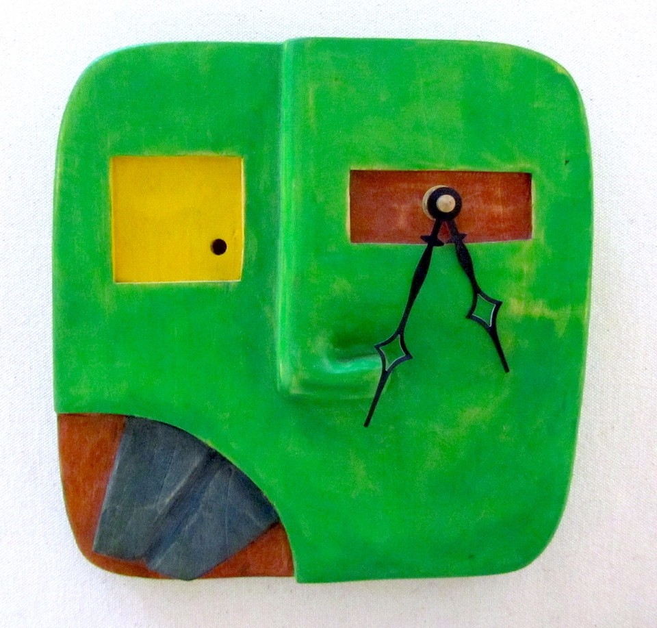 Horloge Klok, Face verte, 2 dents noires, de l'artiste Alexandre Tardif, dimension : 8 x 1 x 8 pouces de largeur, Décoration fonctionnelle, 1 batterie 2A, Bois : Tilleul ou pin