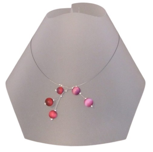 Collier, Planètes, no 111, de l'artiste Sophiori, Bijou contemporain coloré, fait à la main, Matière première : pâte de polymère, de la création jusqu'à l'assemblage final