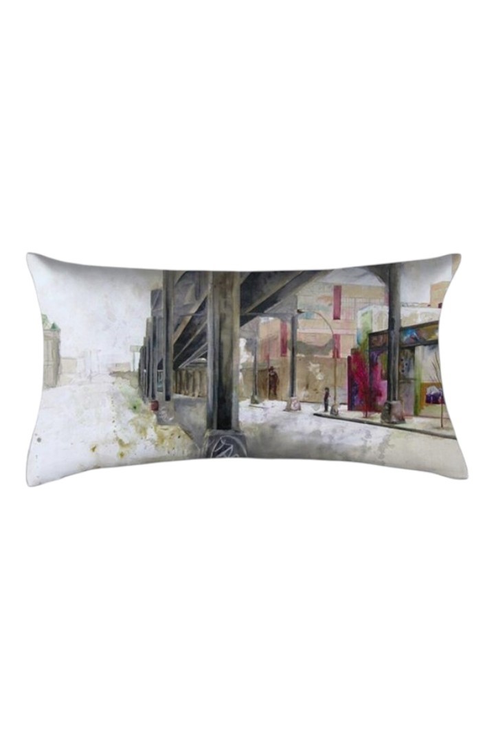 Coussin Bastien, rectangle long, modèle 'Juxtaposition contrôlée', Ni Vu Ni Cornu, Auteure Annie Lévesque, artiste, Art portable, Imprimé des deux côtés (recto-verso), Fait au Canada, dimension : 12po x 23po