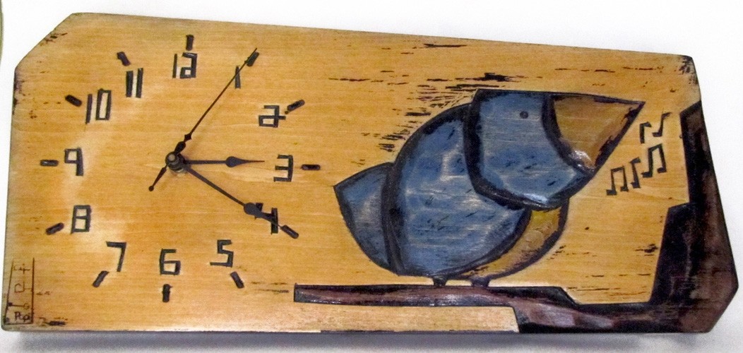 Horloge horizontale, format moyen, hblh-16, de l'artiste Alexandre Tardif, jaune, faite en bois, tilleul, format rectangulaire, fond blanc, dimension : 15.5 x 7.5 x 1 pouces de largeur, décoration fonctionnelle, 1 batterie 2A