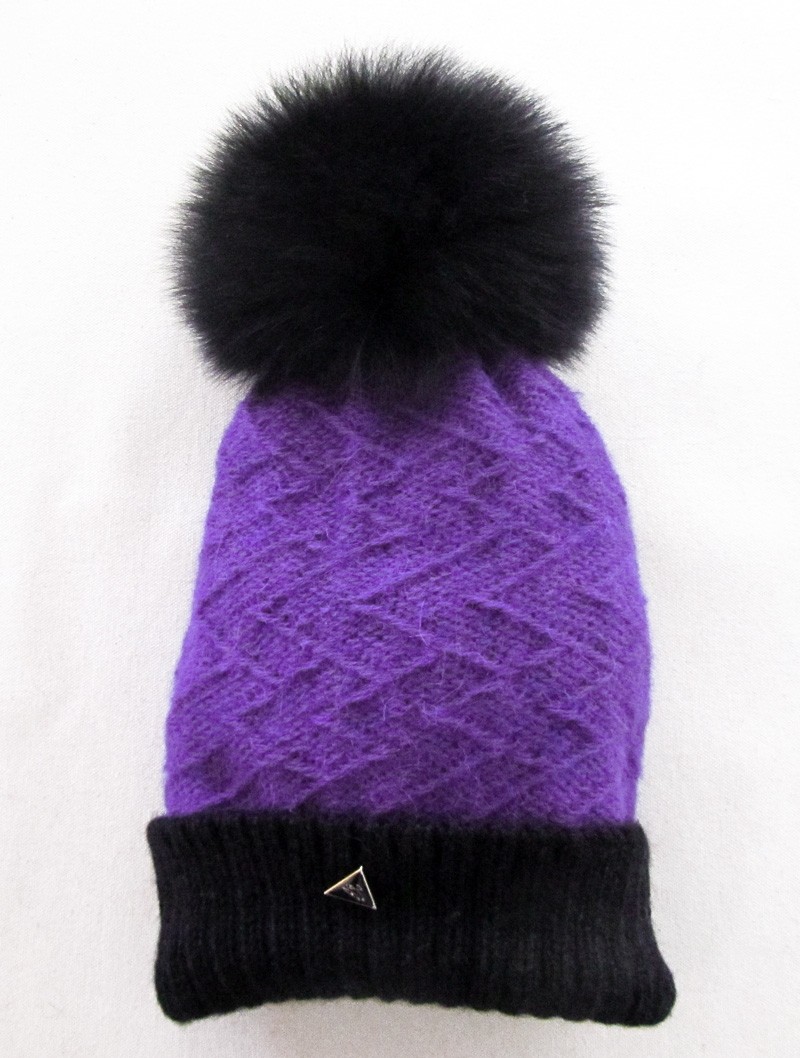 Tuque Dawson, no 32, de l'artiste Irèna Geerts, Création québécoise faite à la main. Modèle garni d'un pompon de fourrure recyclée et de laine alpaga à 100 %.