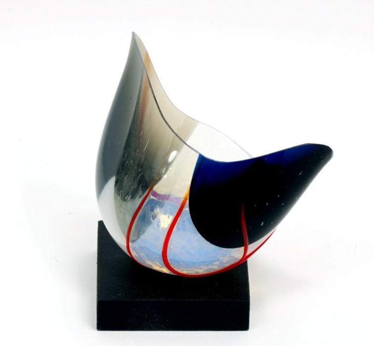 L'envolée, de l'artiste Lucie Martineau (Enora), Sculpture, Verre et bois, Création unique, dimension : 2 x 3.75 x 2.5 po