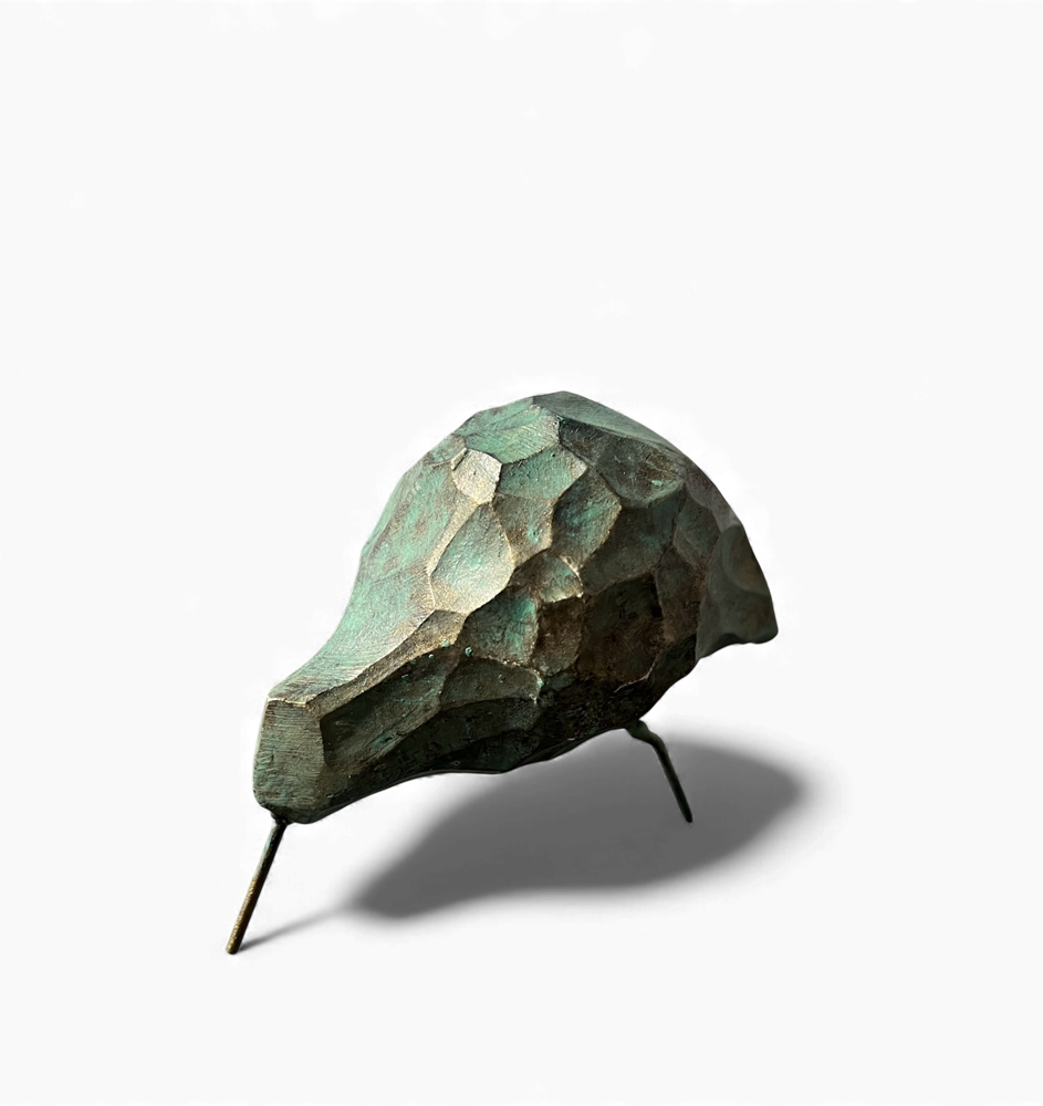 Mini oiseau de rivage, no 35, de l'artiste Bernard Hamel, Sculpture, Hydrostone, pattes d'acier, Création unique, dimension : 2.5 x 3.8 x 2 po