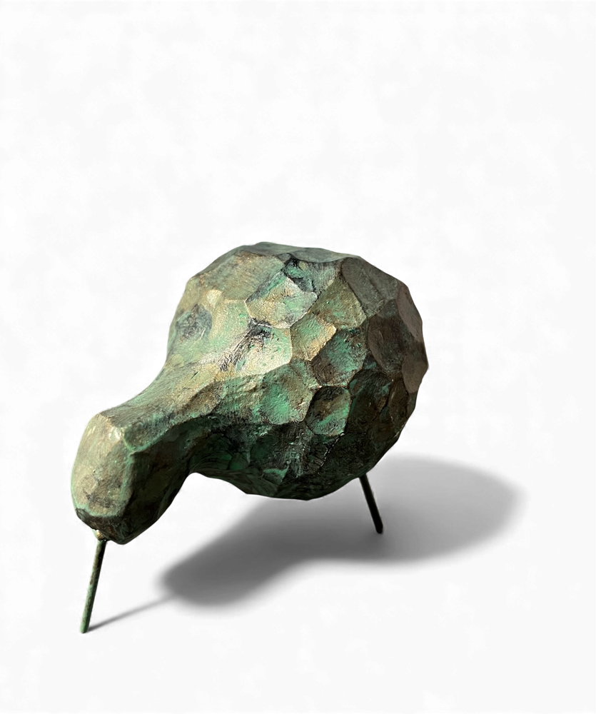 Petit oiseau de rivage, no 38, de l'artiste Bernard Hamel, Sculpture, Hydrostone, pattes d'acier, Création unique, dimension : 3.5 x 3.5 x 2.5 po