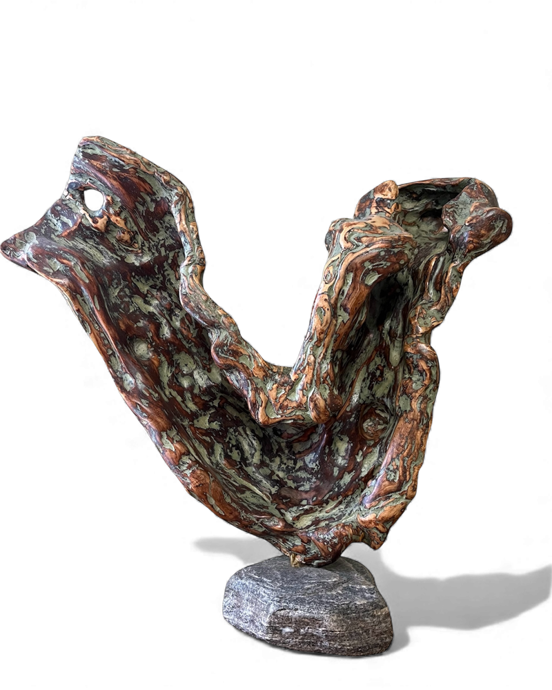 Victoire, de l'artiste Pierre Paquet, Sculpture, Bois de grève, Dimension : 19 H x 7 x 18 po