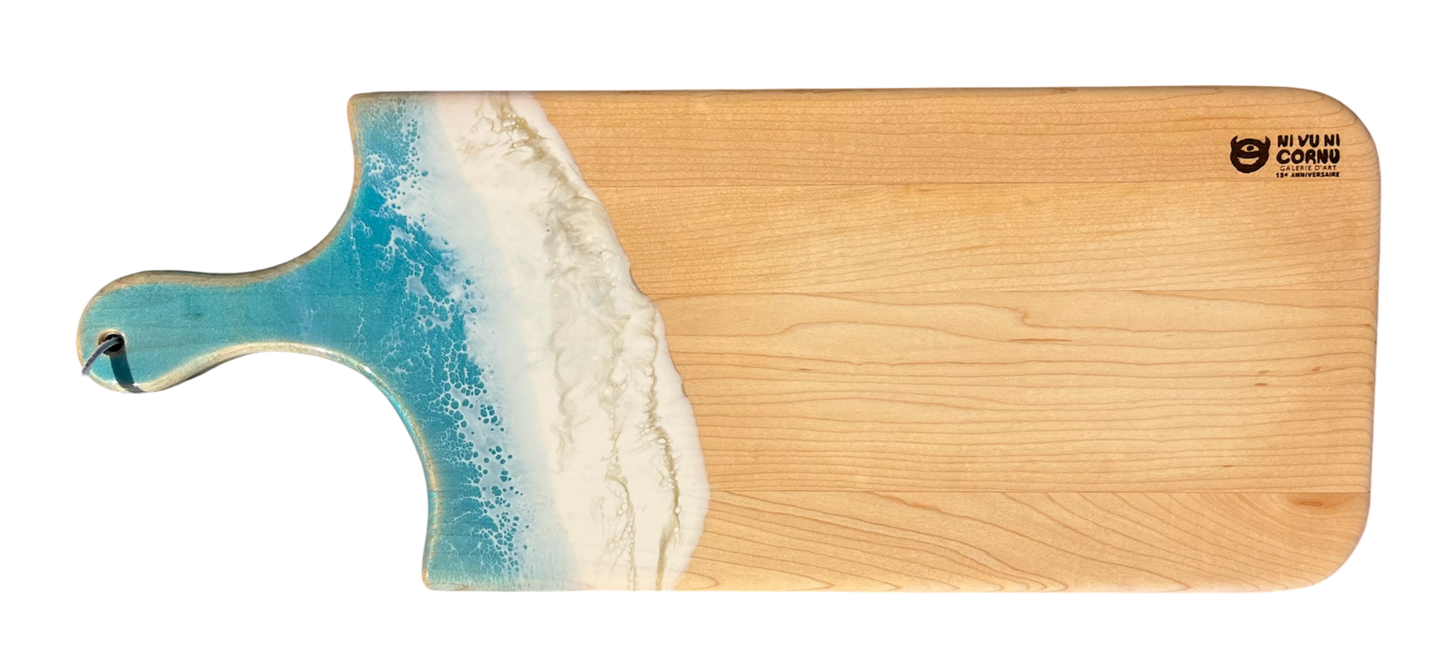 Planche à découper, petite, no 24, Turquoise / et blanc, de l'artiste Julie Marcotte, Matériaux, Érable, résine alimentaire et huile de pépin de raisin, dimension : 3/4 x 7 x 18 pouces