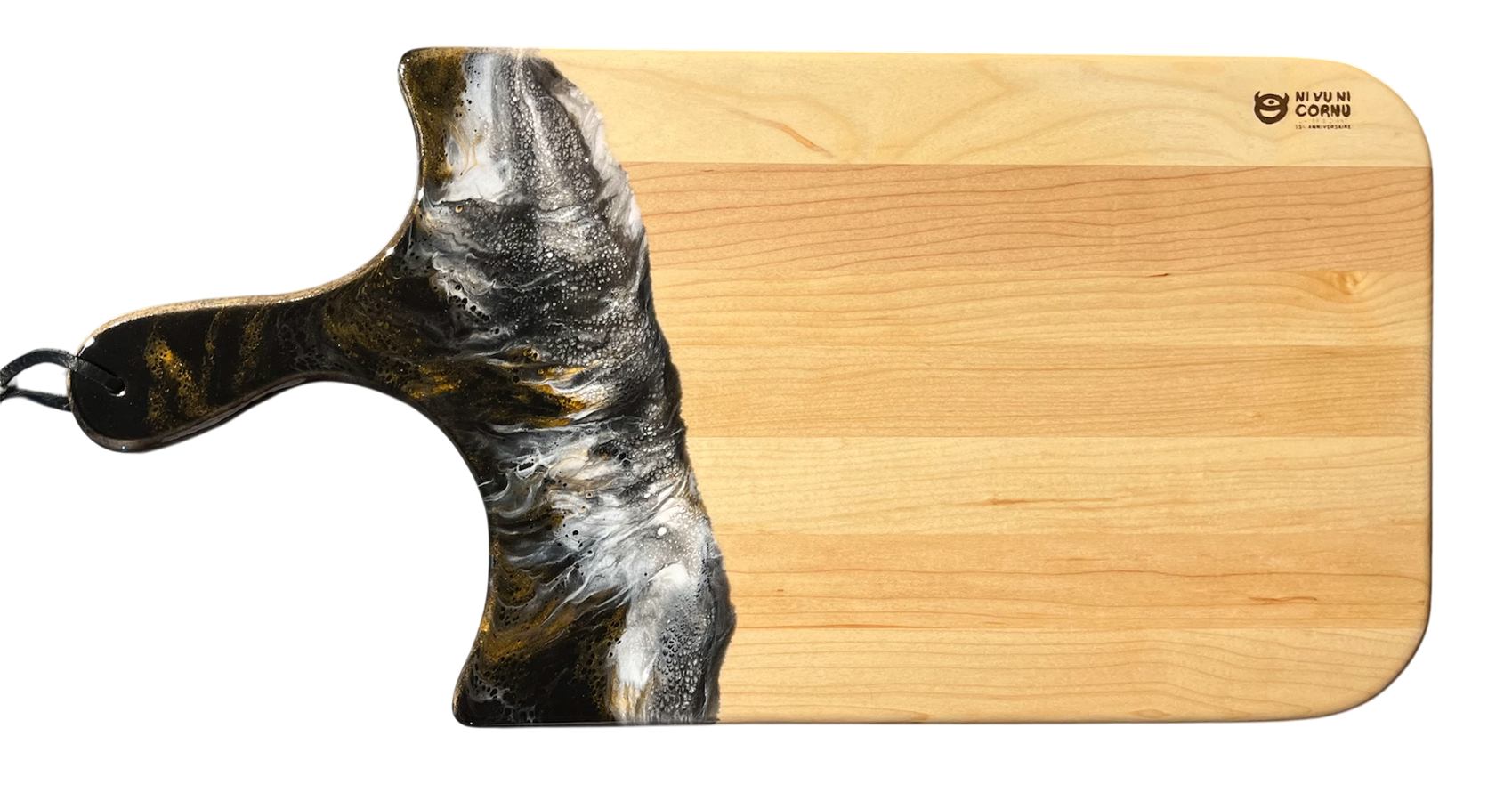 Planche à découper, large, no 63, Noir / Or / Blanc, de l'artiste Julie Marcotte, Matériaux, Érable, résine alimentaire et huile de pépin de raisin, dimension : 3/4 x 10 x 20 pouces