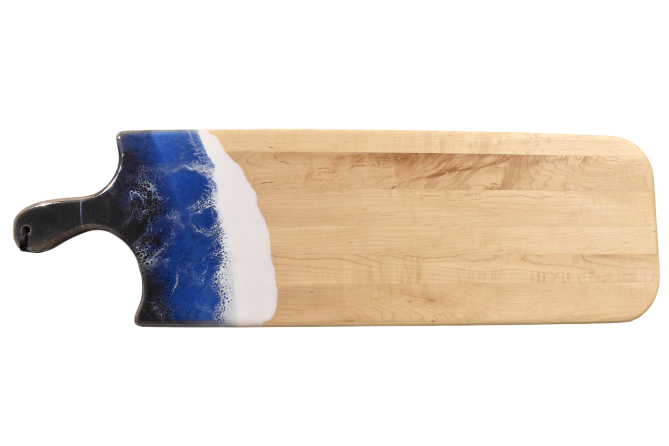 Planche à dégustation, no 37, Bleu royal / noir et blanc, de l'artiste Julie Marcotte, Matériaux, Érable, résine alimentaire et huile de pépin de raisin, dimension : 3/4 x 9 x 30 po