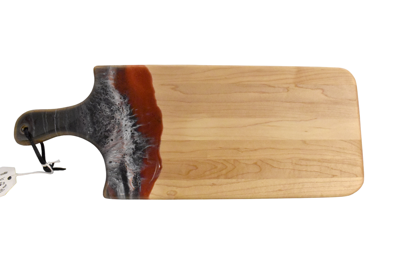 Planche à découper, petite, no 2, Noir / rouge et blanc, de l'artiste Julie Marcotte, Matériaux, Érable, résine alimentaire et huile de pépin de raisin, dimension : 3/4 x 7 x 18 pouces