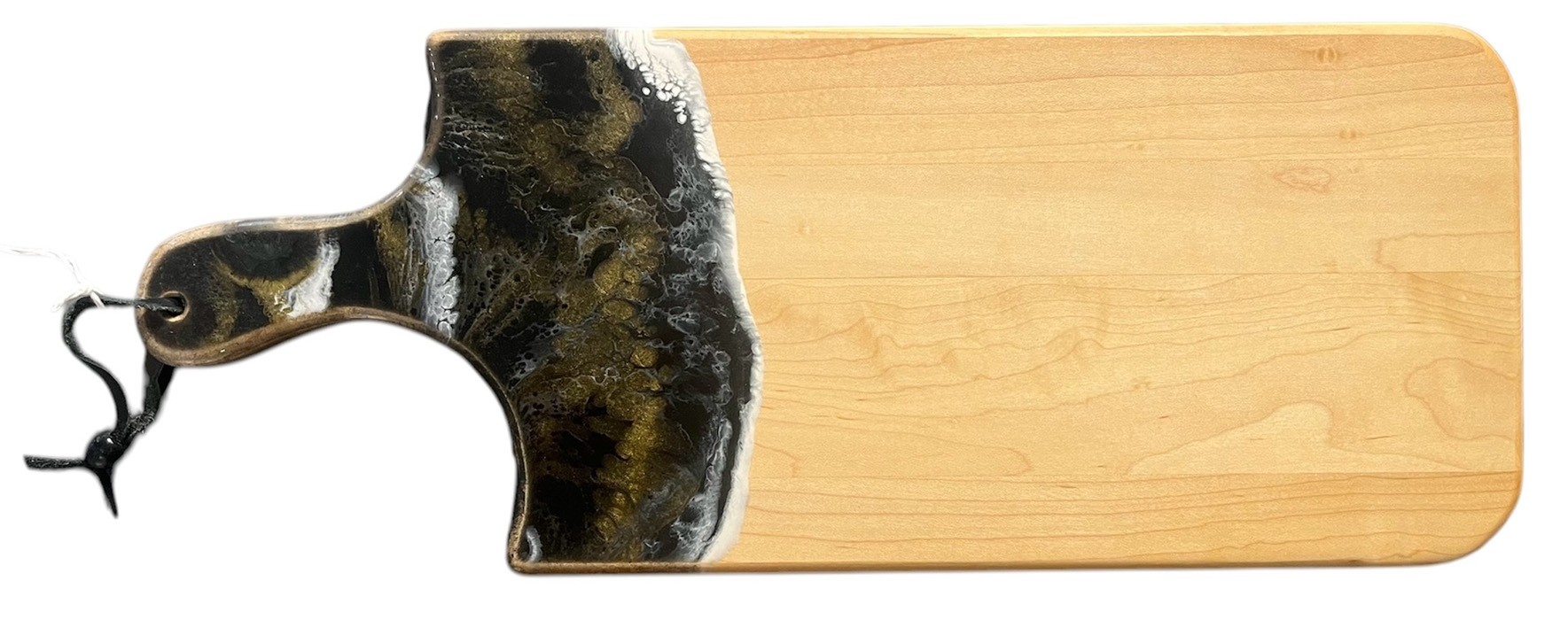 Planche à découpe, noire, or et blanche, de l'artiste Julie Marcotte, Matériaux, Érable, résine alimentaire et huile de pépin de raisin, dimension : 3/4 x 7 x 18 pouces