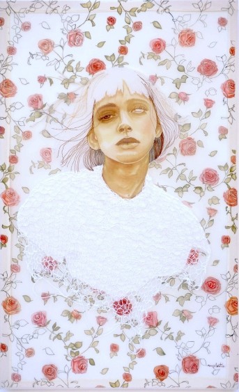 Rose, no 2, de l'artiste Marie-Pierre Lortie, Oeuvre techniques mixtes sur soie avec teinture naturelle, Création unique,dimension 25 x 15 pouces de largeur