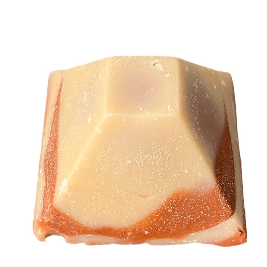 Savon 'Rose printemps', de l'artiste Oasis Douceur, Savon fait à base d'huile végétale, ne contient aucun additif ni fragrance chimique, Fragrance obtenue à partir d'huile essentielle issue de la nature.