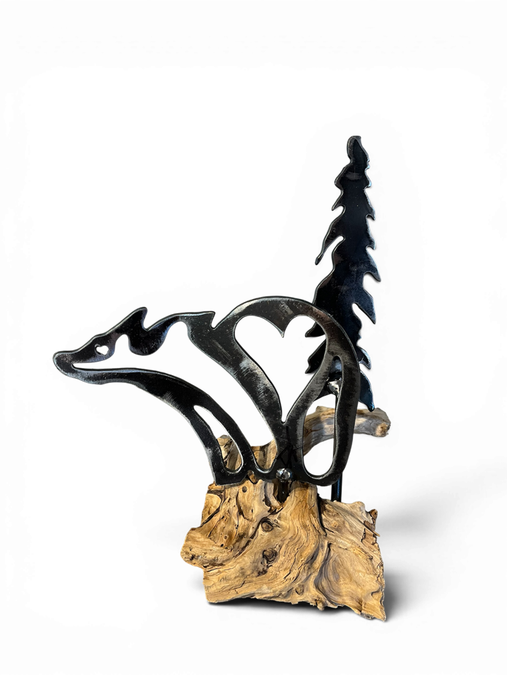 Ours coeur et sapin, o-48, de l'artiste Danny Perkins, Sculpture, acier et bois, Oeuvre pour l'intérieur et l'extérieur, Dimension : 10.5 x 4.75 x 8.5 po