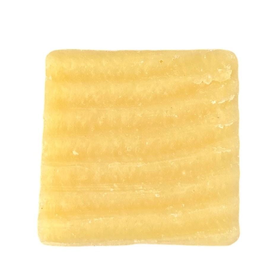Savon 'Shampoing à la bière', Microbrasserie Bellechasse, de l'artiste Oasis Douceur, Savon fait à base d'huile végétale, ne contient aucun additif ni fragrance chimique, Fragrance obtenue à partir d'huile essentielle issue de la nature.