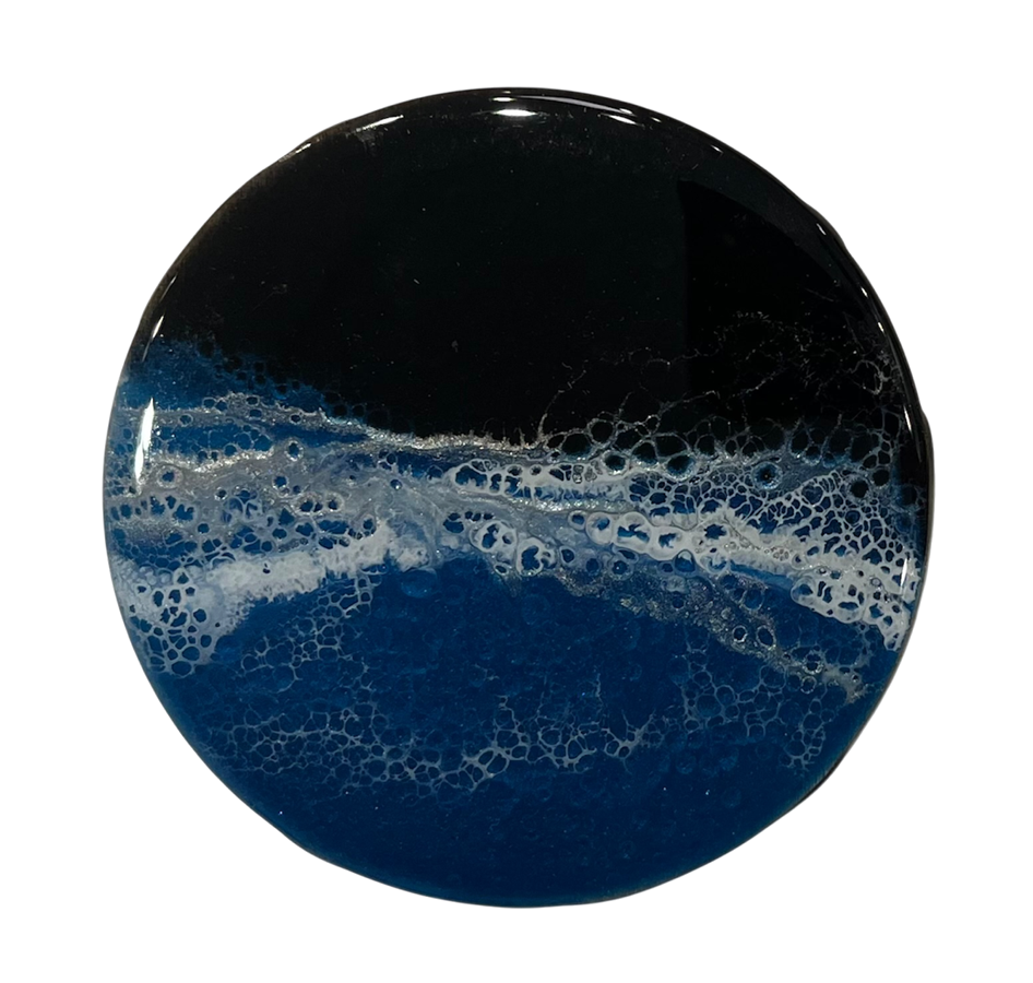 Sous-verre, BLEU SOIR, de l'artiste Julie Marcotte, Matériaux, Bouleau, résine alimentaire, dimension : rond, diamètre 10 cm ou 3.9 po, diamètre