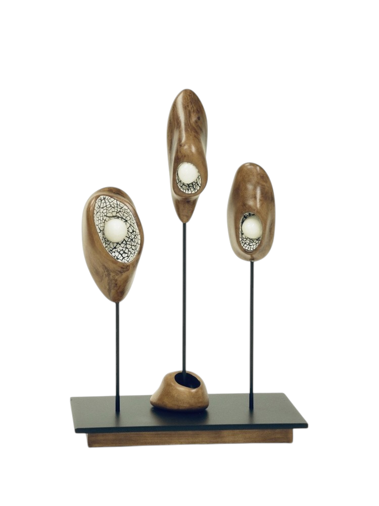 Triade, de l'artiste Christianne Hamel, Sculpture, matière : Merisier - Métal - Coquilles d'oeuf, Technique : Taille directe, Création unique, dimension : 25 x 38 x 15 cm