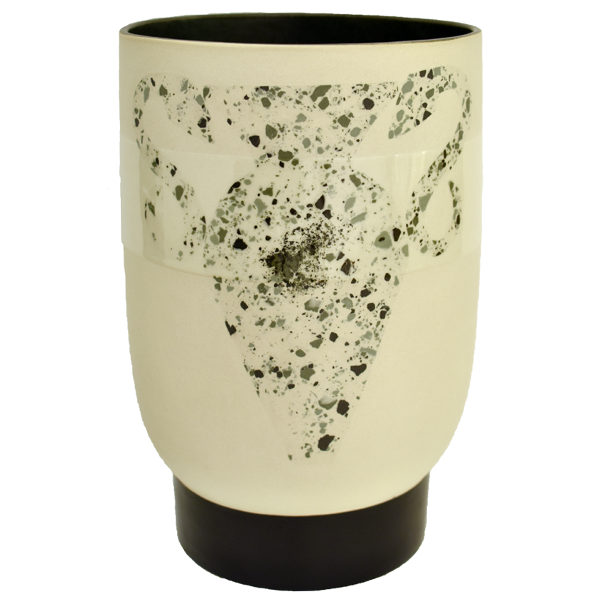 Vase avec insertions, de l'artiste Véronique Martel, Céramique moulée plus insertions, dimension : 9.5 hauteur x 6 po profondeur