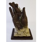 Éclosion, de l'artiste Raphaëlle Bitar, Sculpture, Argile, Plâtre et végétaux divers, dimension : 7 x 5 x 4 pouces