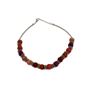 Collier POLARIS, no 153, de l'artiste Sandrine Giraud, couleur, argent et perles : rouge, rose grenat et marron. Ce bijou, toujours original, marie avec élégance la grâce et l’originalité des lignes.